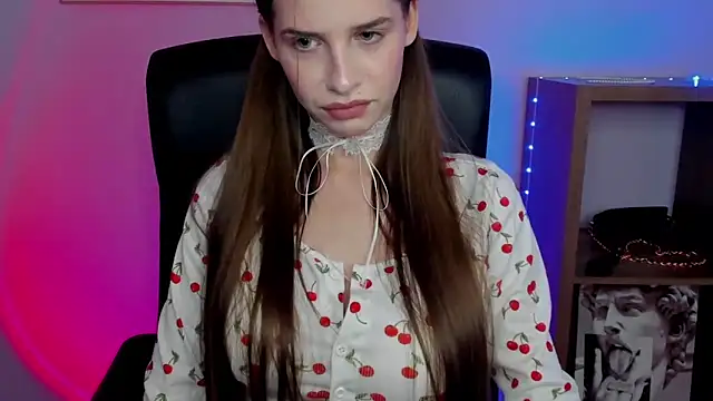 Snapshot of LuxMaya chatting on November 2025 07:42:02 AM LuxMaya online show from November 2025 07:42:02 AM