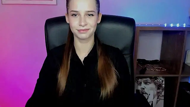 Snapshot of LuxMaya chatting on December 2025 07:37:01 AM LuxMaya online show from December 2025 07:37:01 AM