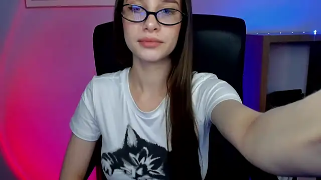 Snapshot of LuxMaya chatting on February 2026 08:09:01 AM LuxMaya online show from February 2026 08:09:01 AM