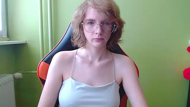juicyPenny online show from April 2026 06:29:02 AM