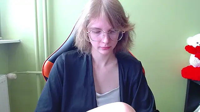 juicyPenny online show from April 2026 06:28:01 AM