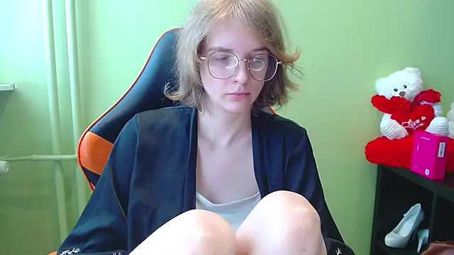 juicyPenny online show from April 2026 06:20:01 AM
