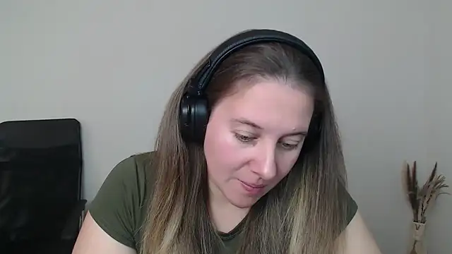 Snapshot of Darklure_ chatting on November 2025 03:44:02 PM Darklure online show from November 2025 03:44:02 PM