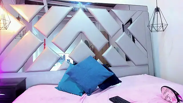 Snapshot of Lorenn_Hill chatting on September 2025 01:38:02 PM Lorenn Hill online show from September 2025 01:38:02 PM