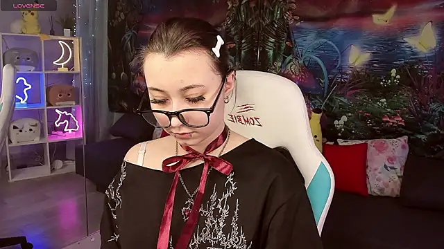 Snapshot of ClaraParks chatting on February 2026 05:33:01 PM ClaraParks online show from February 2026 05:33:01 PM