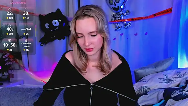 Snapshot of EllaBloom chatting on October 2025 03:47:02 PM EllaBloom online show from October 2025 03:47:02 PM