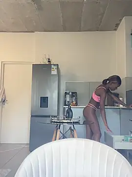 Snapshot of prettydollyy chatting on April 2026 11:00:01 AM prettydollyy online show from April 2026 11:00:01 AM