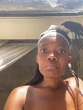 Snapshot of prettydollyy chatting on April 2026 07:35:01 AM prettydollyy online show from April 2026 07:35:01 AM