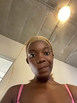 Snapshot of prettydollyy chatting on April 2026 07:35:01 AM prettydollyy online show from April 2026 07:35:01 AM