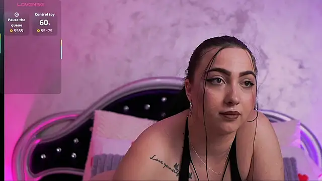 SweetySasha18 online show from June 2026 05:17:02 PM