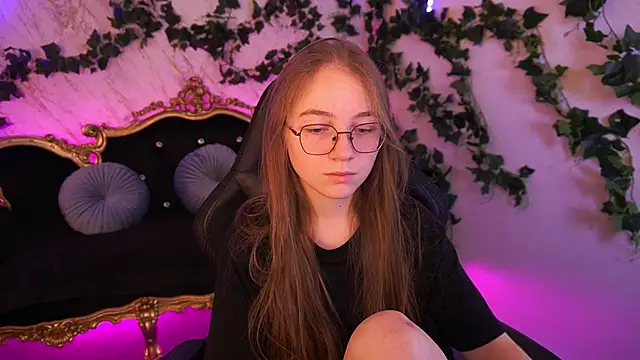 ArrinaWairr online show from October 2025 08:06:01 AM