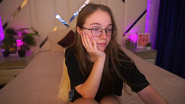 ArrinaWairr online show from November 2025 08:57:01 AM