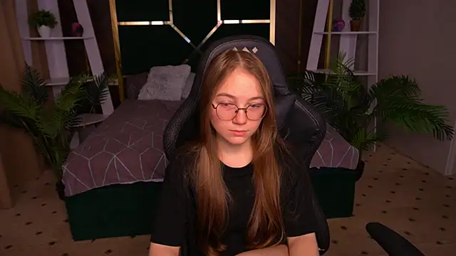 ArrinaWairr online show from November 2025 09:03:01 AM