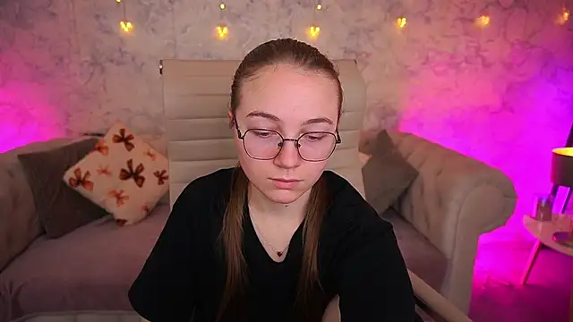 ArrinaWairr online show from April 2026 06:50:01 AM