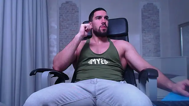 IvanHydee online show from October 2025 04:32:01 AM