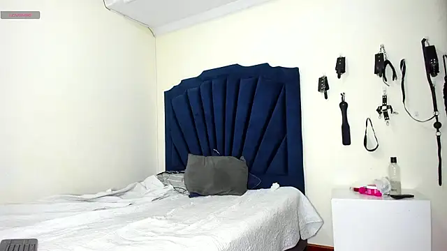 Snapshot of RoxyandAron2 chatting on March 2026 01:58:02 PM RoxyandAron2 online show from March 2026 01:58:02 PM