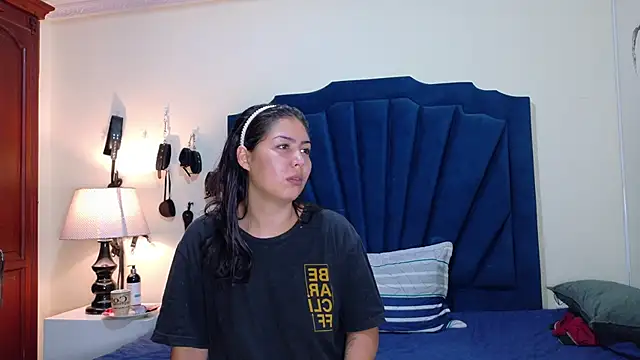 Snapshot of RoxyandAron2 chatting on May 2026 01:54:02 AM RoxyandAron2 online show from May 2026 01:54:02 AM