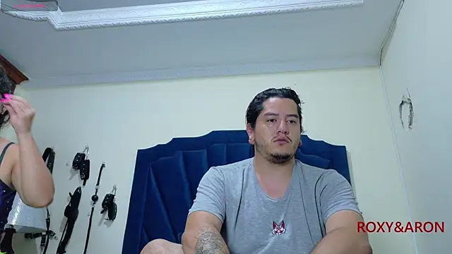 Snapshot of RoxyandAron2 chatting on May 2026 11:28:01 AM RoxyandAron2 online show from May 2026 11:28:01 AM