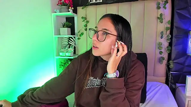 Bonnali lune online show from February 2026 10:03:02 PM