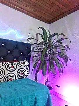 AliciaWhite online show from October 2025 12:00:02 PM