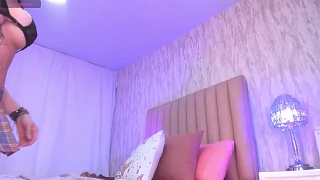 Emely florence  online show from June 2026 07:27:02 PM