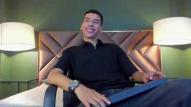 Snapshot of Aiden_Royce chatting on January 2026 02:47:01 AM Aiden Royce online show from January 2026 02:47:01 AM