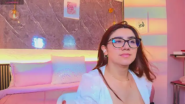 Snapshot of maddie_beauty chatting on March 2026 03:56:01 AM maddie beauty online show from March 2026 03:56:01 AM