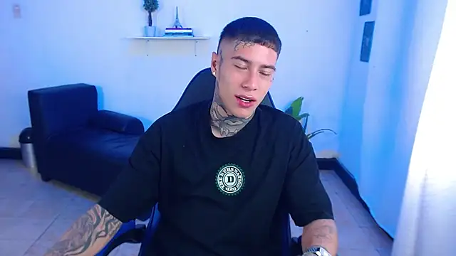 Snapshot of setthomas chatting on September 2025 02:08:01 PM setthomas online show from September 2025 02:08:01 PM