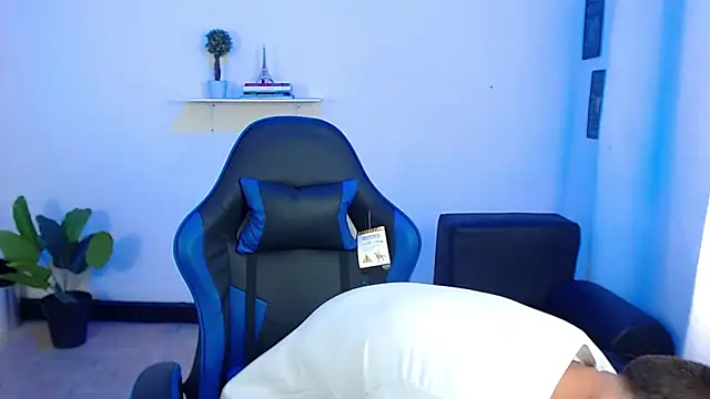 Snapshot of setthomas chatting on September 2025 03:03:01 PM setthomas online show from September 2025 03:03:01 PM