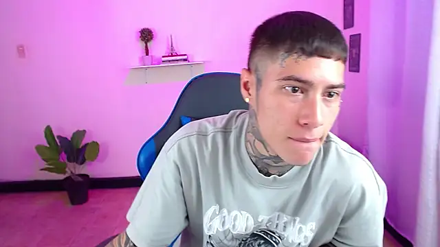 Snapshot of setthomas chatting on September 2025 01:58:01 PM setthomas online show from September 2025 01:58:01 PM