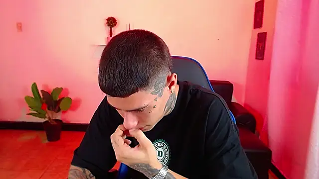 Snapshot of setthomas chatting on September 2025 02:21:01 PM setthomas online show from September 2025 02:21:01 PM