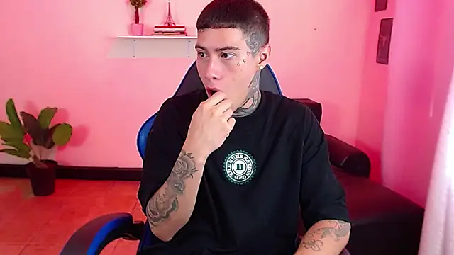 Snapshot of setthomas chatting on September 2025 02:22:01 PM setthomas online show from September 2025 02:22:01 PM