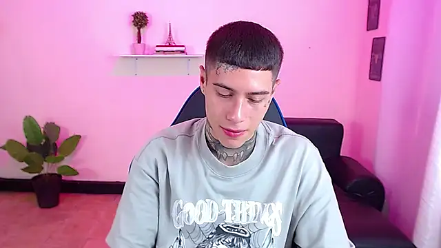 Snapshot of setthomas chatting on September 2025 02:44:02 PM setthomas online show from September 2025 02:44:02 PM