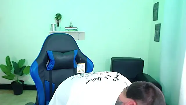 Snapshot of setthomas chatting on October 2025 02:35:02 PM setthomas online show from October 2025 02:35:02 PM