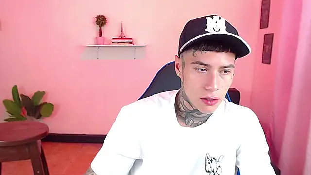 Snapshot of setthomas chatting on October 2025 02:37:02 PM setthomas online show from October 2025 02:37:02 PM