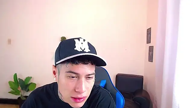 Snapshot of setthomas chatting on October 2025 02:51:01 PM setthomas online show from October 2025 02:51:01 PM