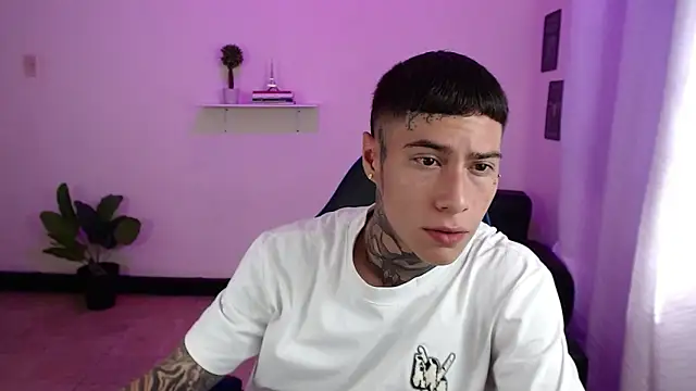 Snapshot of setthomas chatting on October 2025 03:03:01 PM setthomas online show from October 2025 03:03:01 PM