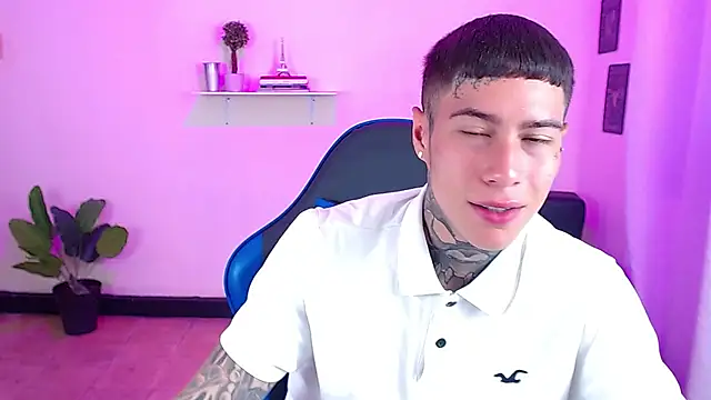 Snapshot of setthomas chatting on October 2025 03:23:02 PM setthomas online show from October 2025 03:23:02 PM