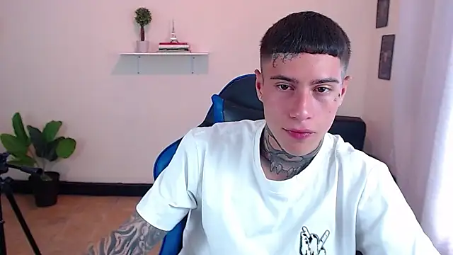 Snapshot of setthomas chatting on October 2025 03:45:02 PM setthomas online show from October 2025 03:45:02 PM