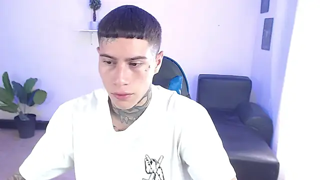 Snapshot of setthomas chatting on October 2025 03:04:01 PM setthomas online show from October 2025 03:04:01 PM