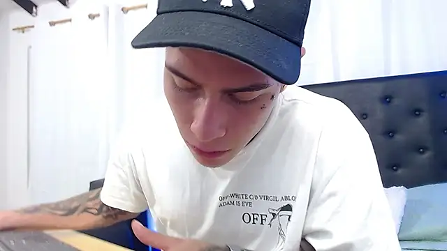 Snapshot of setthomas chatting on November 2025 02:16:02 PM setthomas online show from November 2025 02:16:02 PM