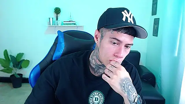 Snapshot of setthomas chatting on November 2025 02:39:02 PM setthomas online show from November 2025 02:39:02 PM