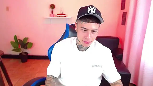 Snapshot of setthomas chatting on November 2025 02:40:02 PM setthomas online show from November 2025 02:40:02 PM