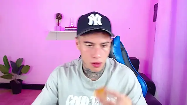 Snapshot of setthomas chatting on November 2025 03:12:01 PM setthomas online show from November 2025 03:12:01 PM