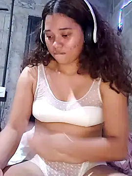 Snapshot of Violethroos chatting on February 2026 03:18:02 AM Violethroos online show from February 2026 03:18:02 AM