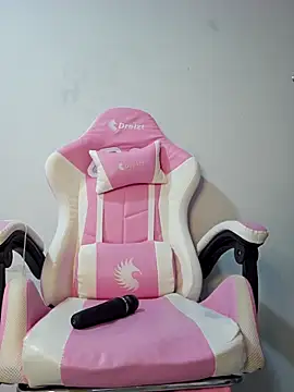 Snapshot of Miss_Pompitas23 chatting on October 2025 05:18:02 AM Miss Pompitas23 online show from October 2025 05:18:02 AM