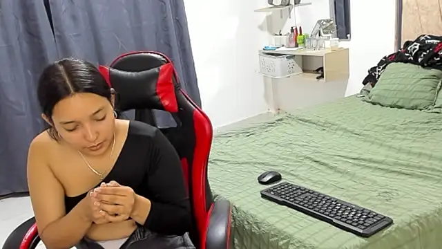 Snapshot of camalara chatting on February 2026 11:44:01 PM camalara online show from February 2026 11:44:01 PM