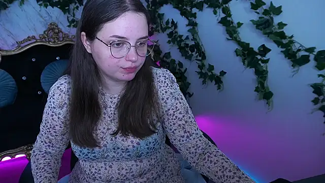 Snapshot of SophieDreamss chatting on October 2025 01:42:02 PM SophieDreamss online show from October 2025 01:42:02 PM