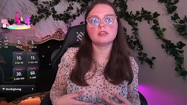 Snapshot of SophieDreamss chatting on October 2025 01:31:02 PM SophieDreamss online show from October 2025 01:31:02 PM