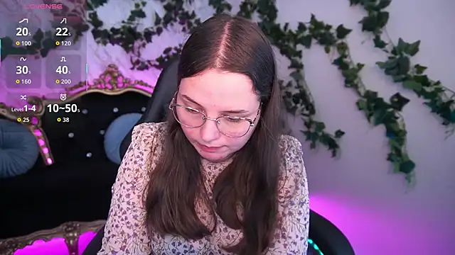 Snapshot of SophieDreamss chatting on October 2025 01:44:01 PM SophieDreamss online show from October 2025 01:44:01 PM